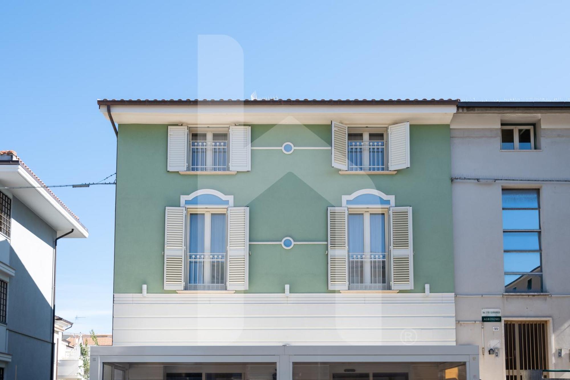 דירות פינטו Homiday - Residenza D'Annunzio מראה חיצוני תמונה